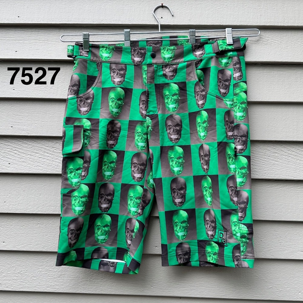 DG Green Skull Checkerboard Cargo Shorts Mens 36 Goth Streetwear Graphic Print